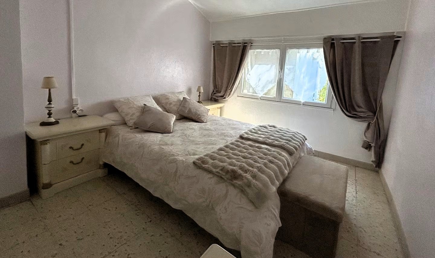 Vous profitez d’une escapade dans une maison spacieuse au caractère affirmé. Au cœur d’un ancien domaine viticole