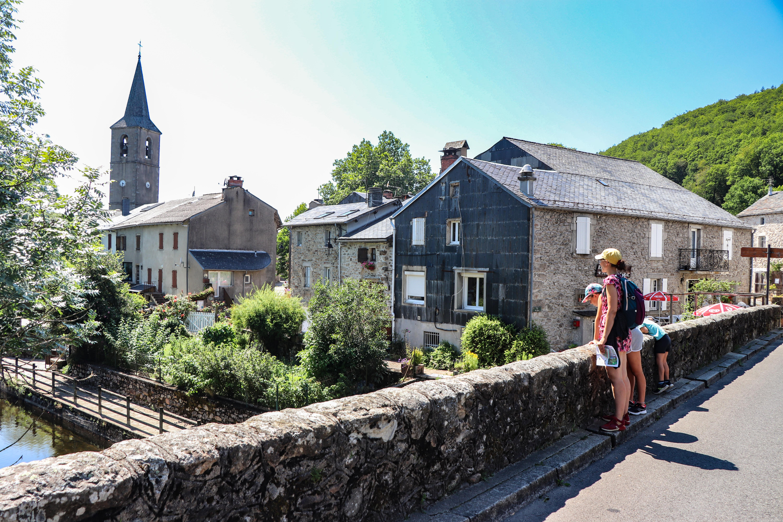 Deviens un super détective ! Pars à la découverte du patrimoine des villages sous forme d’enquête !