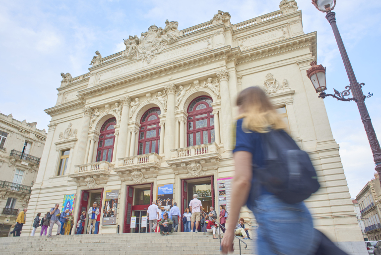 Percez les secrets de ce théâtre à l’italienne et partez à la découverte des coulisses habituellement fermées au public.