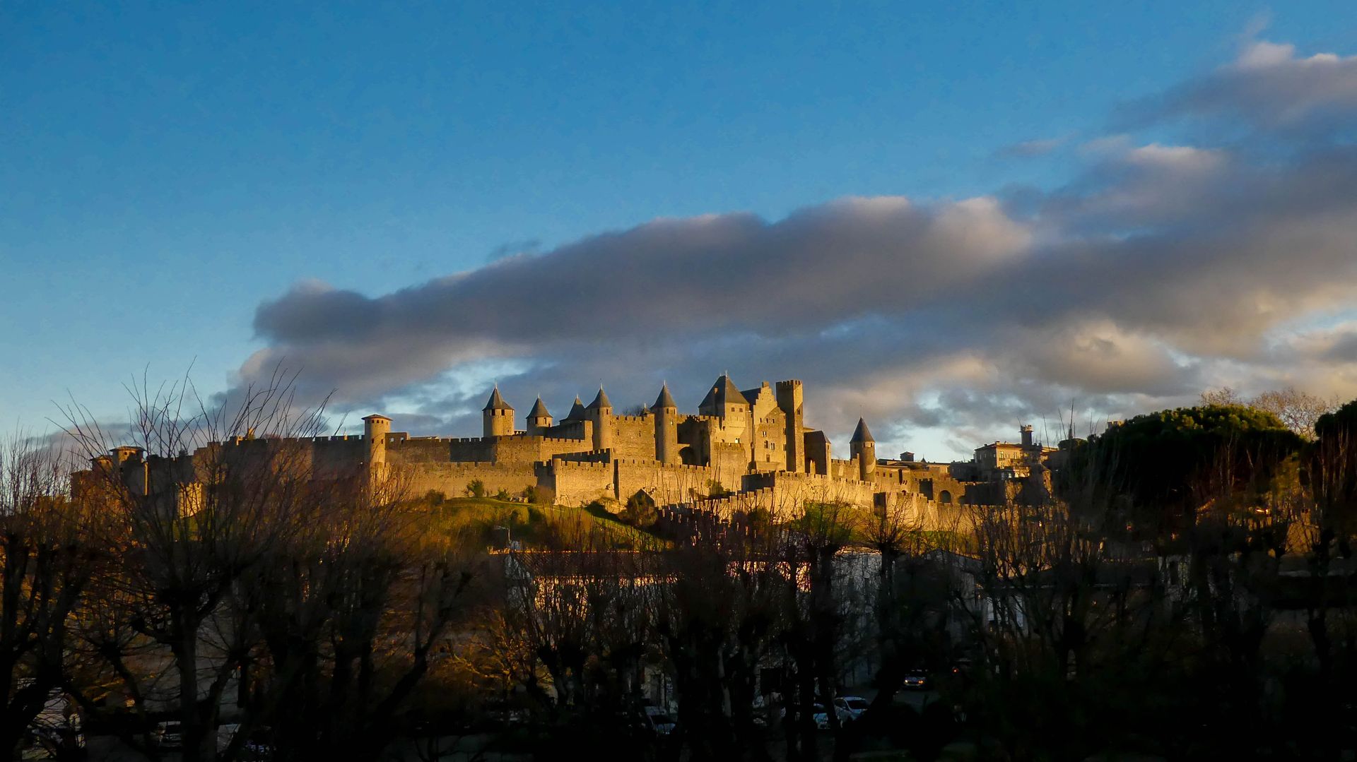 La cité de Carcassonne au soleil couchant