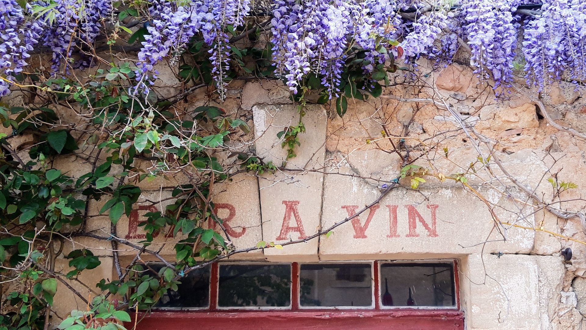 façade à Assignan -@ Gilles Delerue -Hérault Tourisme