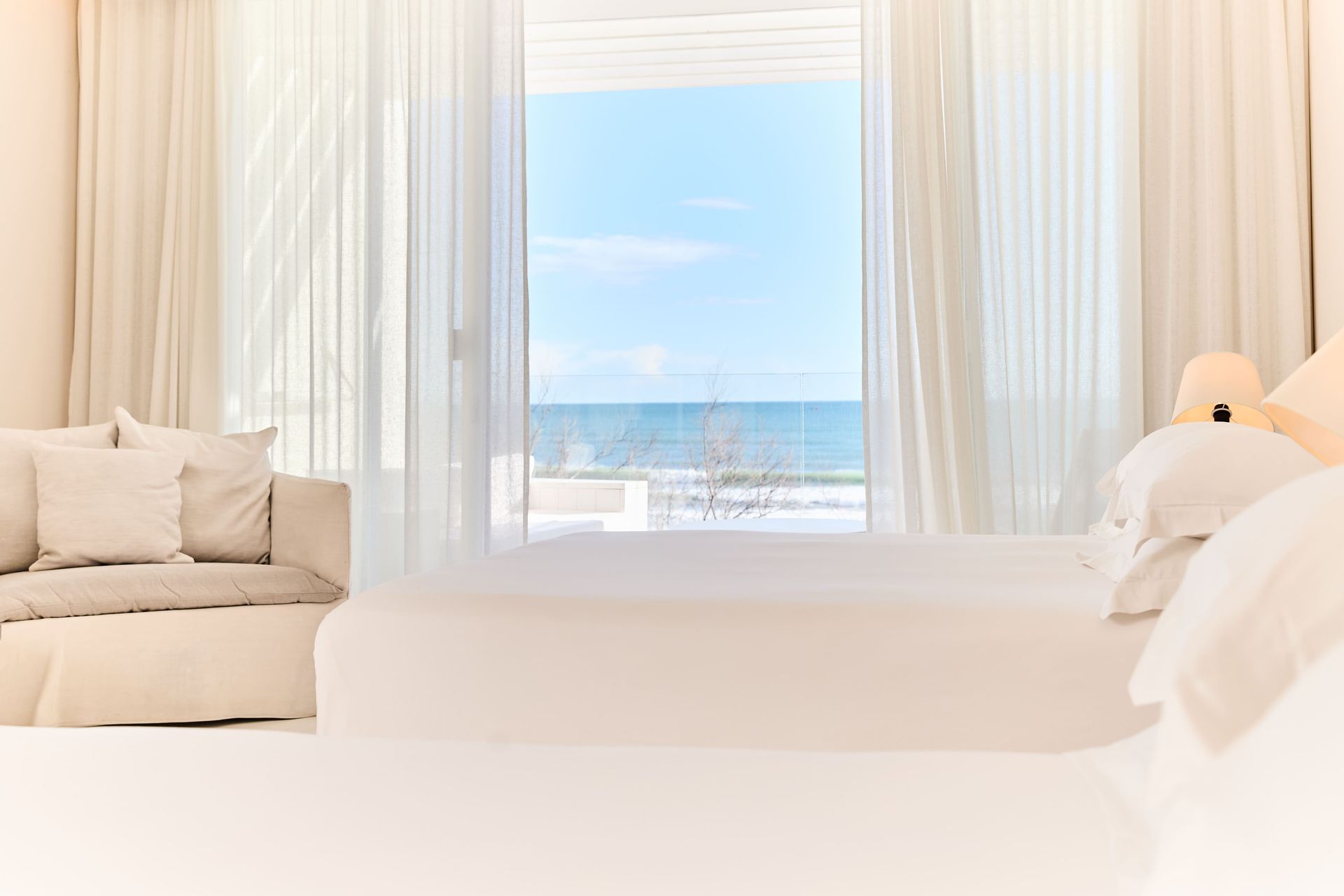Vue sur une chambre de l'hôtel de luxe Plage Palace à Palavas-Les-Flots